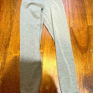 Lululemon Align 25” high waist legging size 4. Heather grey